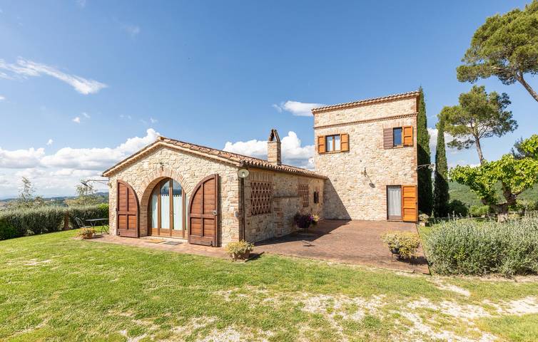 Appartamento con giardino e piscina con parcheggio in Todi, Perugia e dintorni
