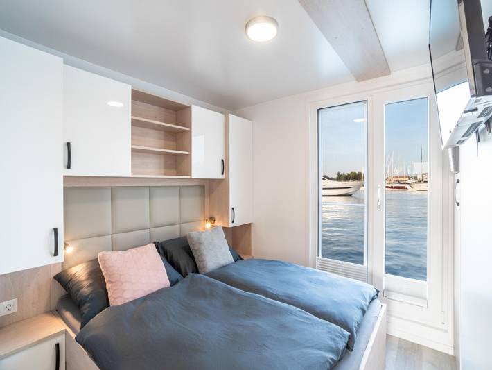 Modernes Hausboot mit Whirlpool in Novigrad in Novigrad, Umag und Umgebung