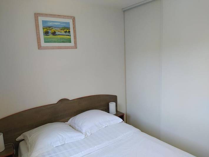 Gîte pour 4 personnes, avec vue ainsi que piscine et balcon dans Saint-Geniez-d'Olt-et-d'Aubrac - 2