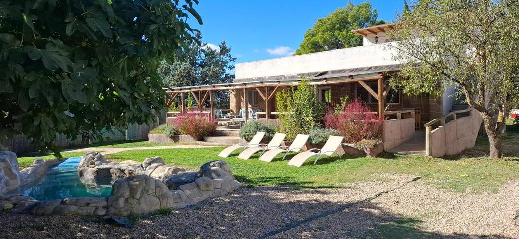 Casa de vacaciones para 8 personas, con piscina y vistas al lago además de vistas y jardín - 1