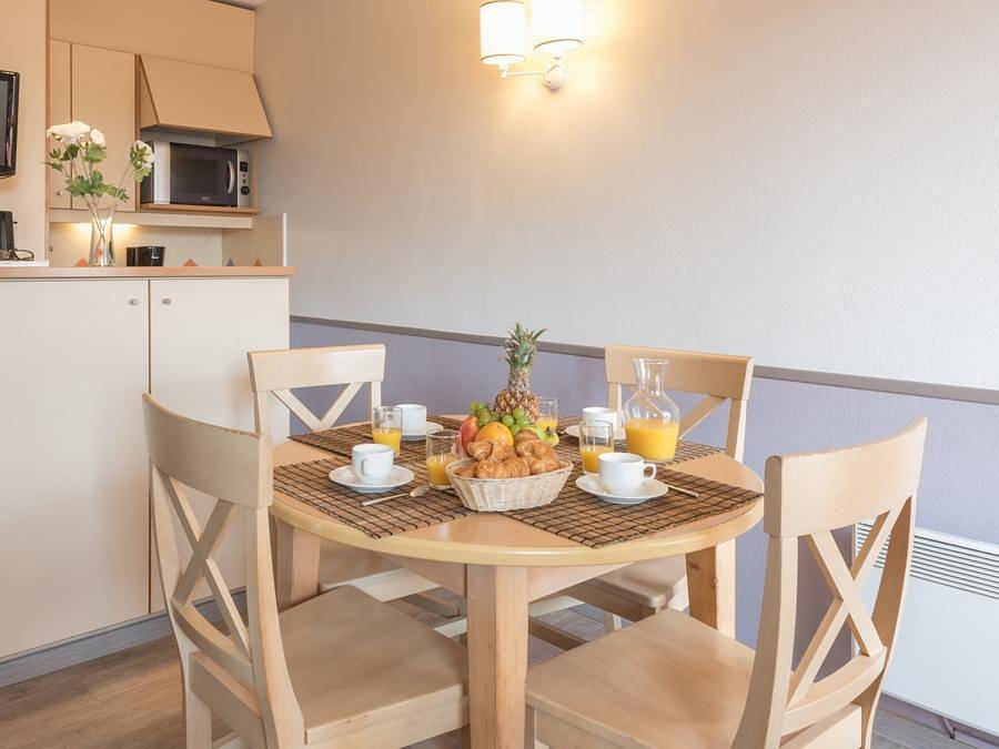 Pierre & Vacances Résidence Promenade des Bains - Studio 4 personnes - Studio - 1 alcôve in Saint-Raphaël, Massif de l'Esterel