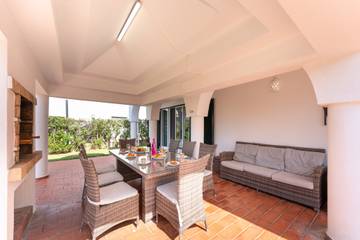 Villa for 8 People in Quarteira, Faro District, Photo 4