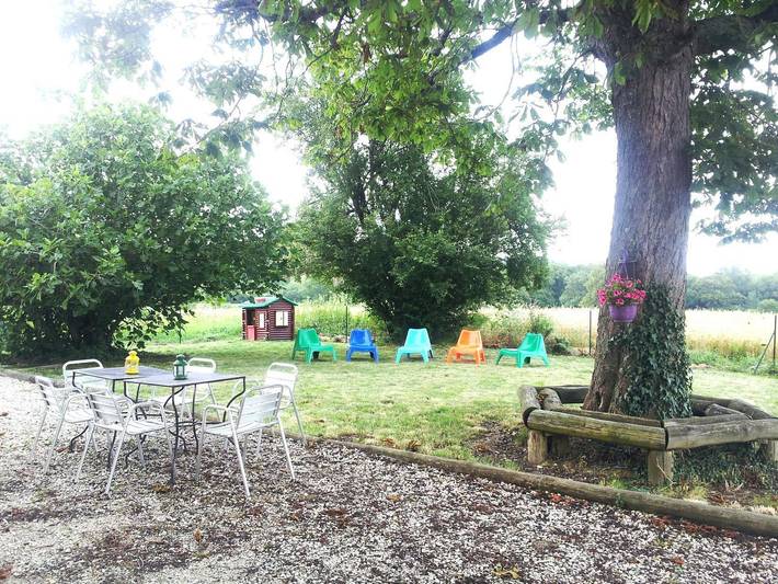 Gîte pour 12 personnes, avec Terrasse ainsi que Jardin et Piscine