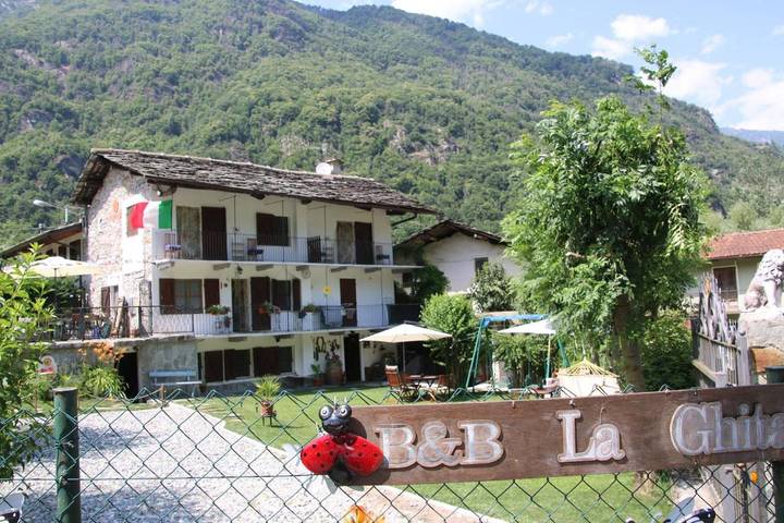 Chambre d’hôte pour 3 personnes, avec Terrasse et Jardin à Pont-Canavese