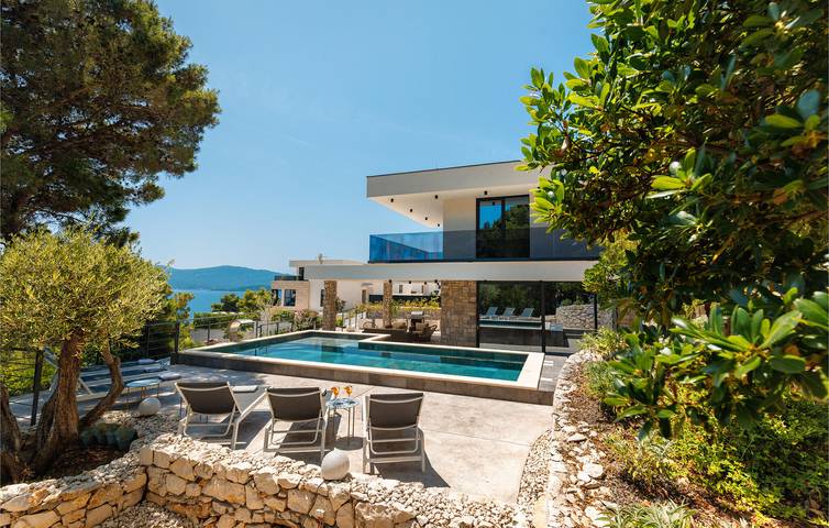 Ferienhaus für 8 Personen, mit Pool und Terrasse sowie Garten und Ausblick - 1