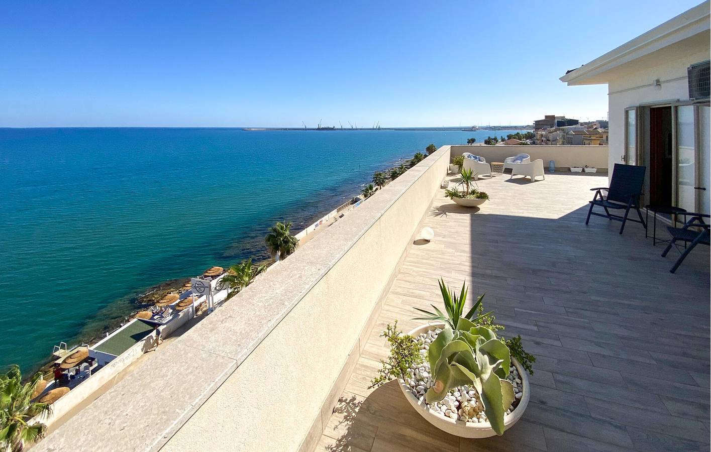 Apartamento vacacional entero, Apartamento con vistas al mar, terraza y WiFi cerca de la playa de Maganuco in Pozzallo, Provincia de Ragusa