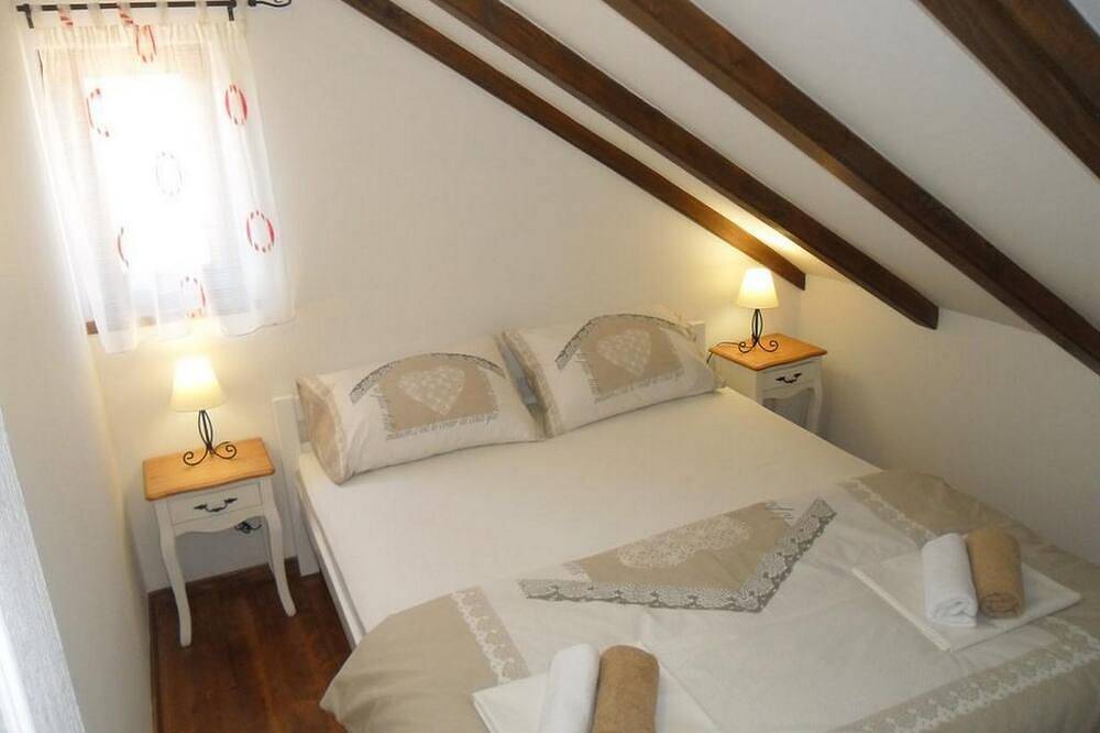 Villa G&P (St) - Two-Bedroom Villa with Private Pool in Trilj (Dalmacija), Dalmatinska zagora
