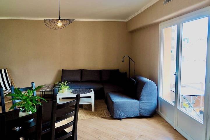 Apartamento entero, 38m2 studio with balcony next to Rochebonne beach in St Malo, Brittany in Paramé, Saint-Malo