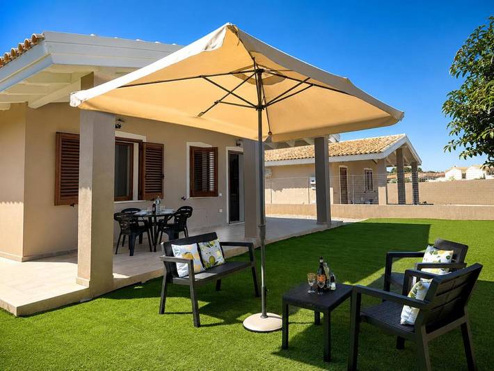 Villa pour 4 personnes, avec Balcon ainsi que Terrasse et Jardin à Solanas