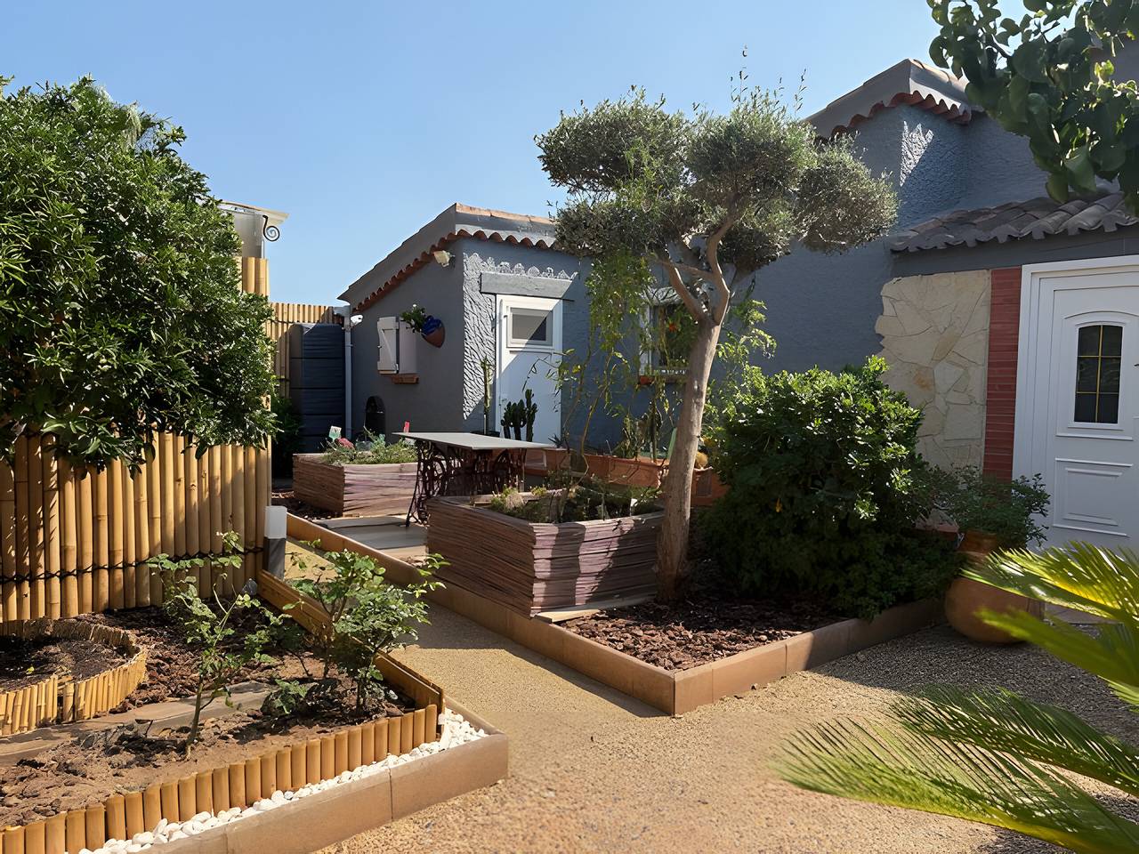 Le cabanon - Petit coin de paradis avec terrasse privée, Wi-Fi et climatisation in Six-Fours-les-Plages, Région de Toulon