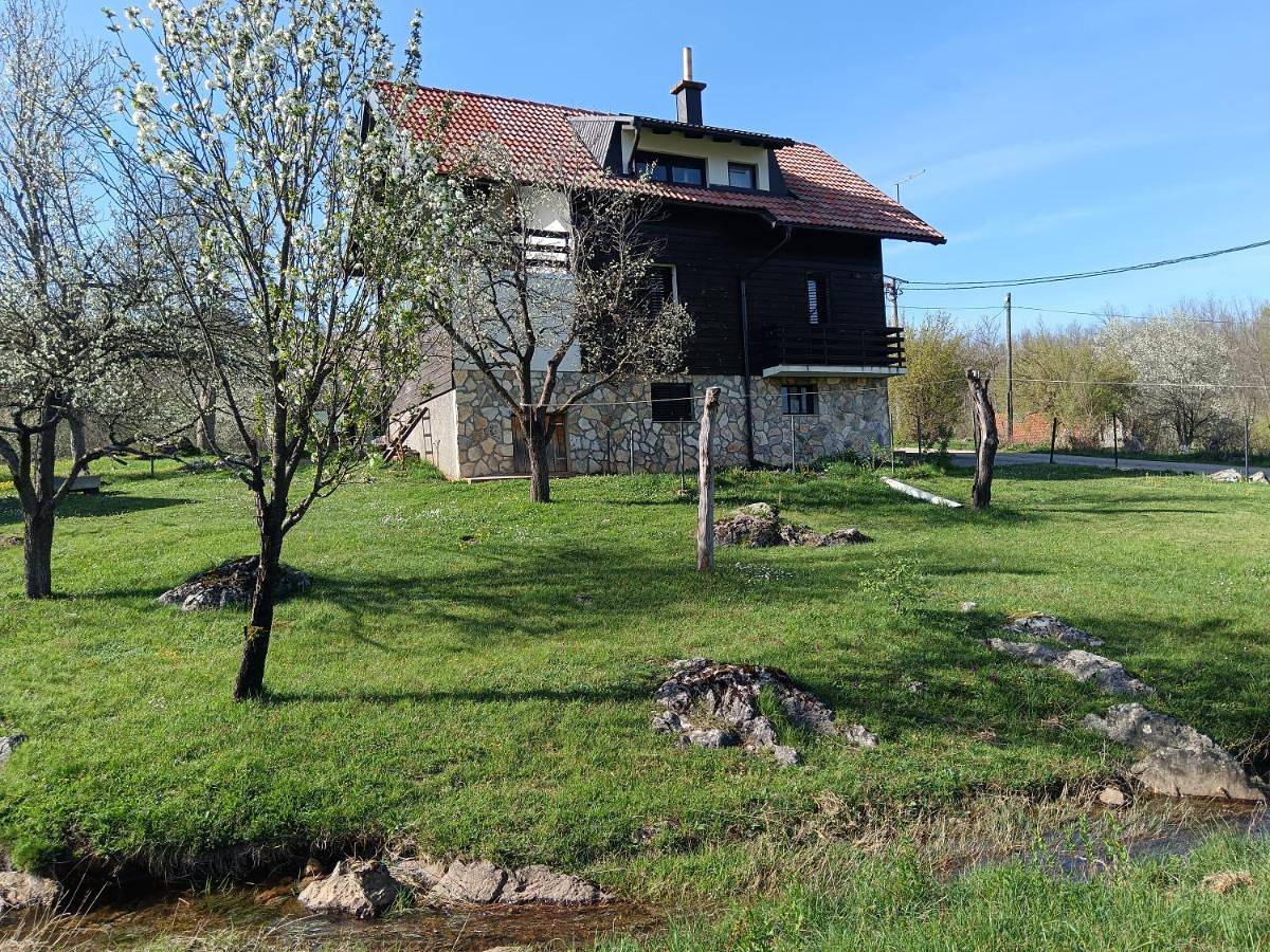 Ganze Wohnung, Two-Bedroom Apartment in Lovinac, Naturpark Velebit