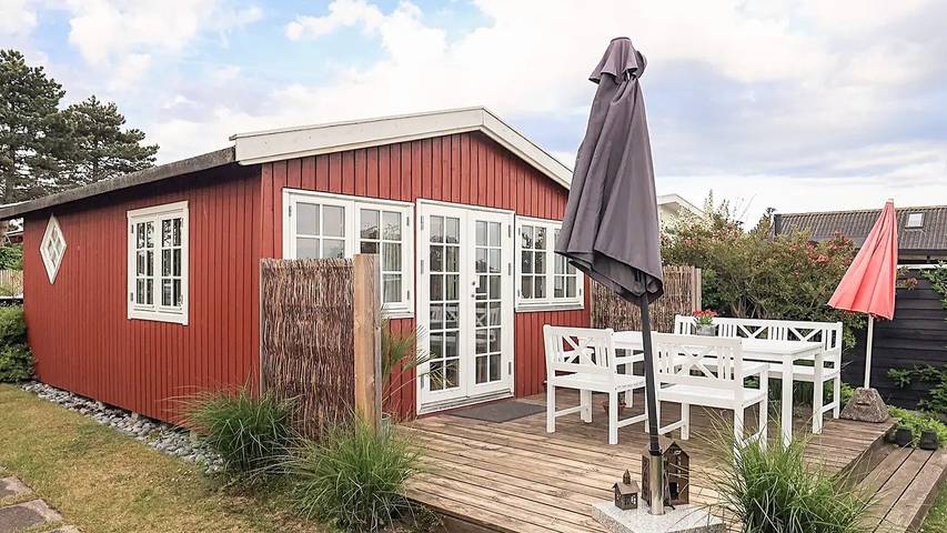 Ferieudlejning for 4 personer, med Terrasse og Have i Karrebæksminde