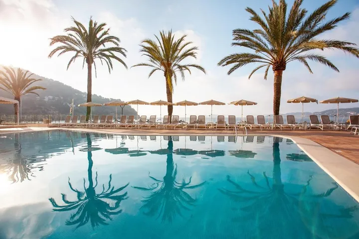 Hotel para 3 personas, con piscina y balcón - 1