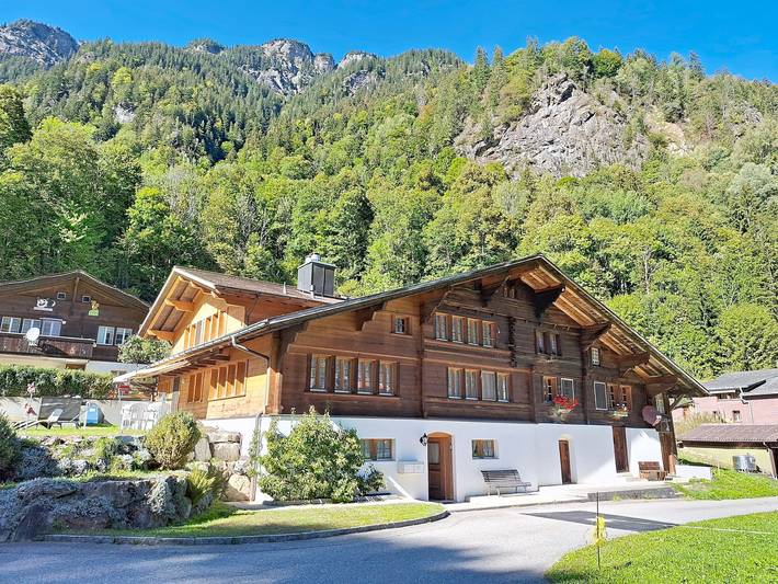 Ferienwohnung für 5 Personen, mit Terrasse und Garten sowie Ausblick in Innertkirchen