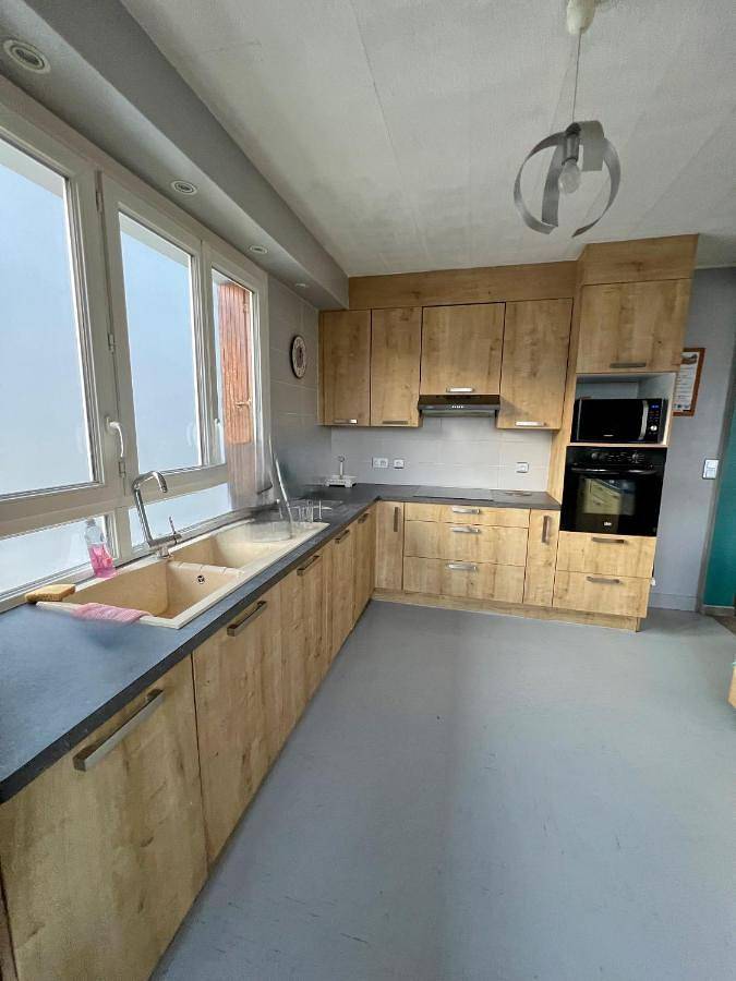 Location de vacances pour 9 personnes, avec balcon et vue à Margny-lès-Compiègne