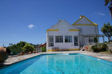 Location de vacances pour 26 personnes, avec terrasse ainsi que jardin et piscine, animaux acceptés à Caldas da Rainha