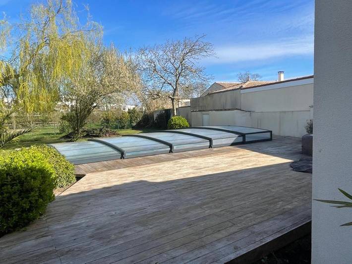 Location de vacances pour 8 personnes, avec jacuzzi ainsi que jardin et piscine dans Yves - 3