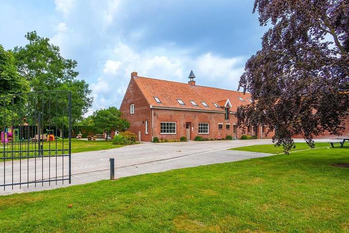 Maison de vacances pour 18 personnes, avec Terrasse et Jardin ainsi que Piscine et Vue à Kortemark