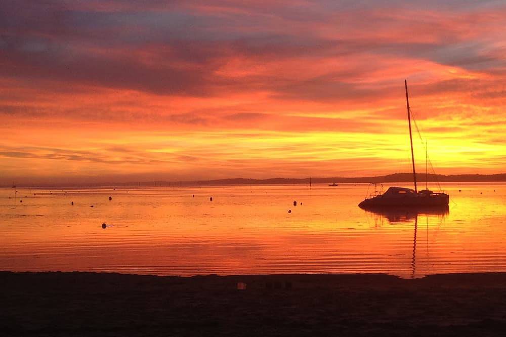 40 meters from the beach, windows on the Arcachon \"basin\" in Arès, Arcachon region