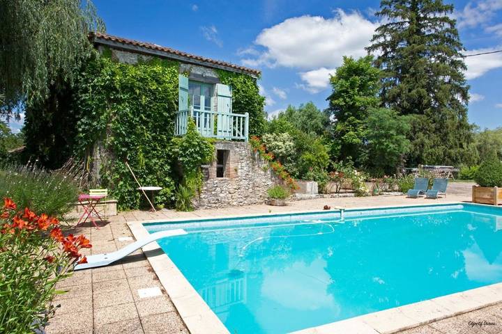 Chambre d’hôte pour 4 personnes, avec jardin ainsi que terrasse et piscine à Saint-Pierre-sur-Dropt