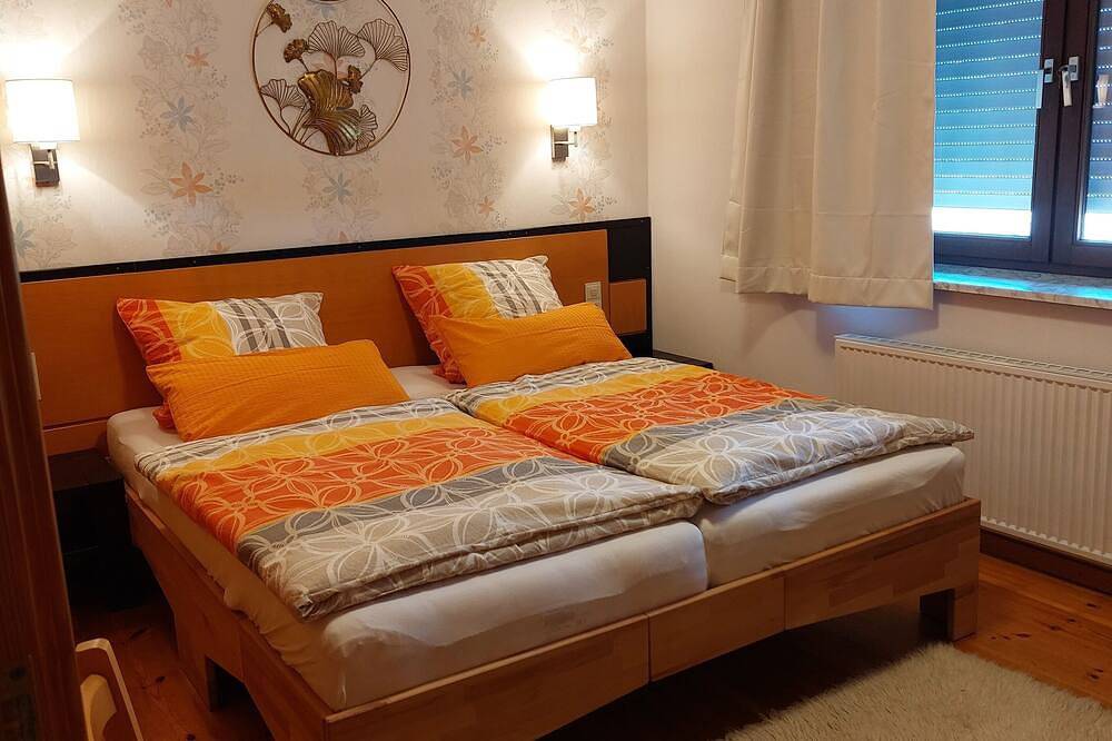 Ganze Wohnung, Gemütliche Wohnung in ruhiger Lage - 76m² mit 31m² Terrasse und Großem Parkplatz in Lübbecke, Wiehengebirge