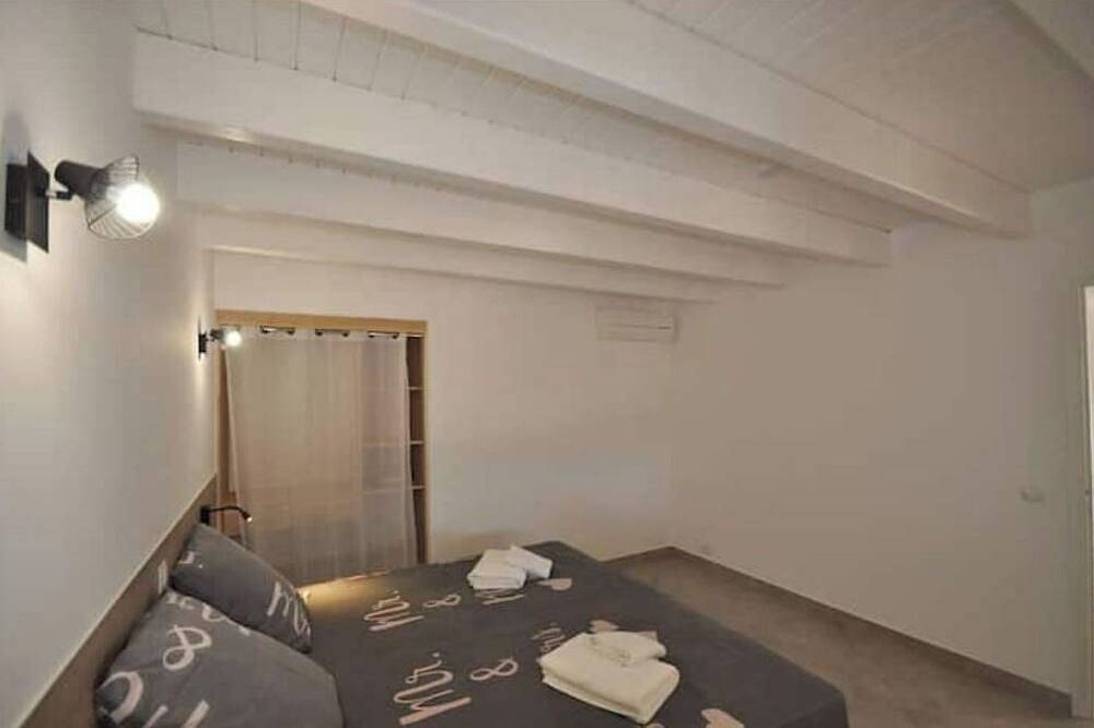 Apartamento entero, Gorgeous 3-bedroom duplex. Beach less than 2 km away. in Serra-di-Ferro, Region de Ajaccio