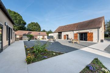 Gîte pour 100 personnes, avec jardin dans les Pays de la Loire