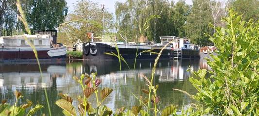 Péniche pour 4 personnes, avec jardin dans Grand Est