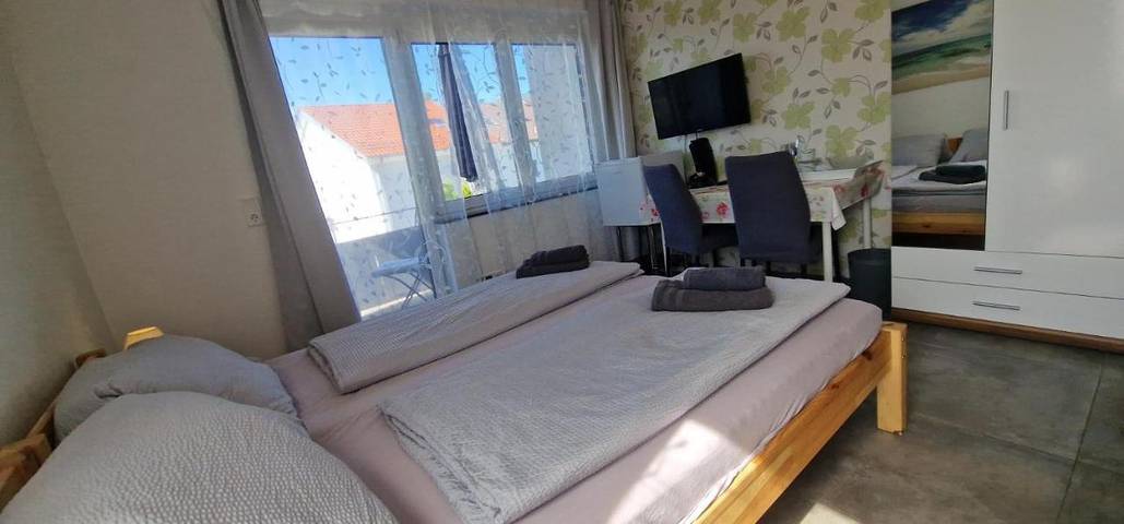 BnB für 2 Personen, mit Garten und Balkon in Friedrichshafen