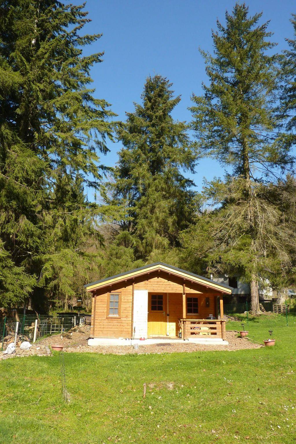 Holz-Blockhaus für vier Personen mit Terrasse in Beltheim, Hunsrück