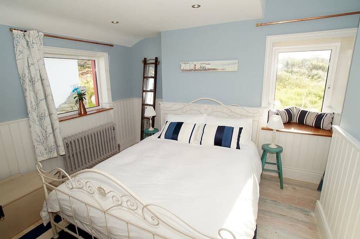 Gîte pour 6 personnes, avec terrasse et jardin, animaux acceptés dans Dunglow - 2