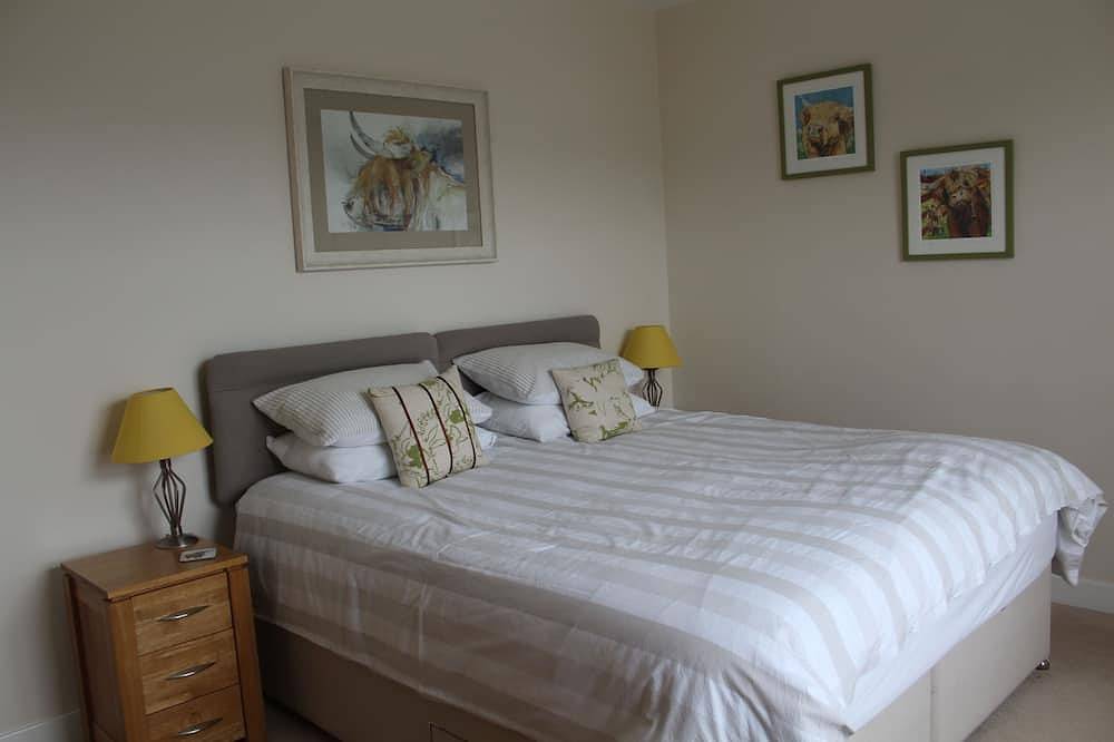 Licence No: Stb 4* Large Property & Garden, Sleeps 8. Free Wifi in Elgin, Moray