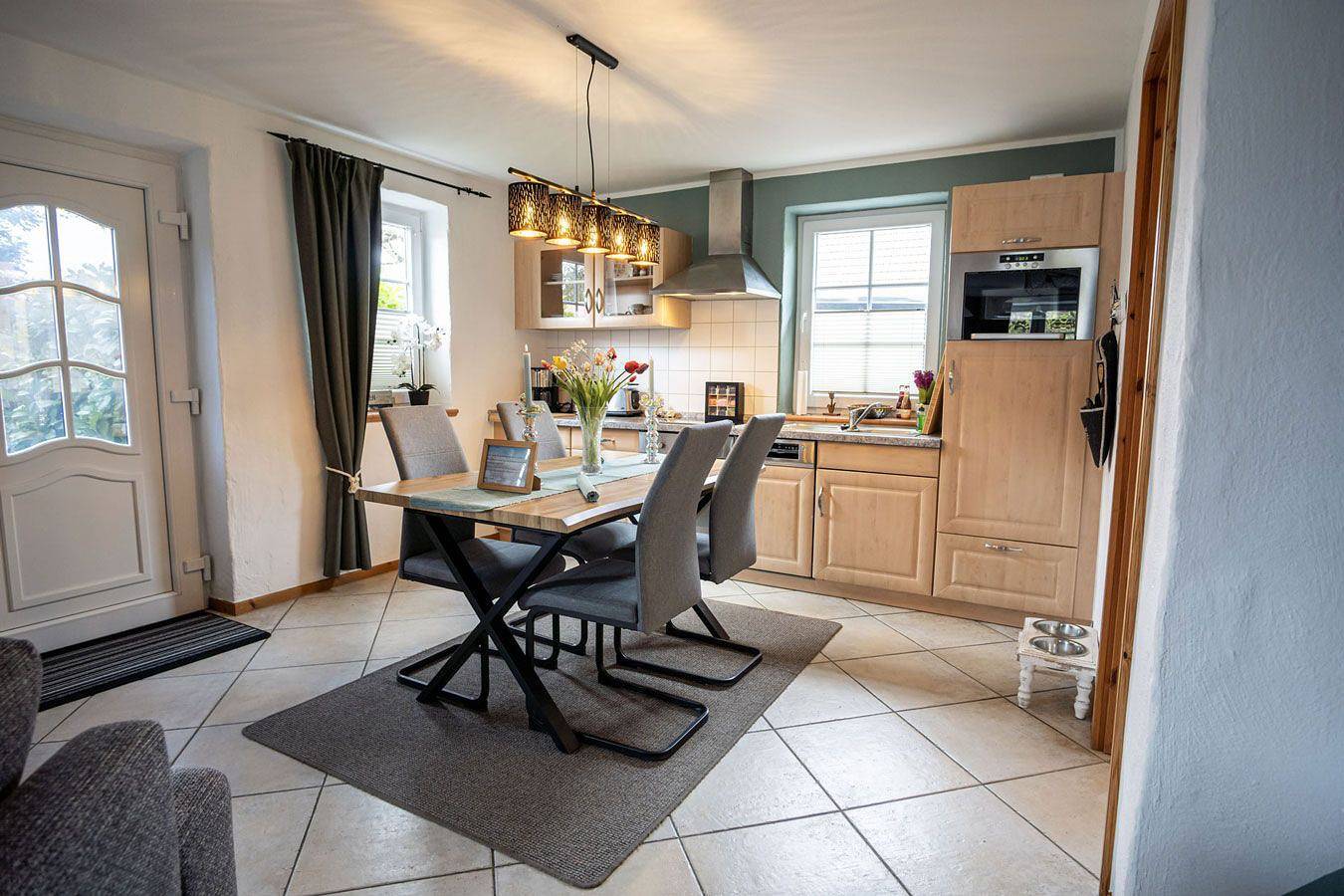 Ganze Wohnung, 900m zum Strand, 3 Schlafzimmer bis 5 Pers., Wlan, Haustiere nach Absprache in Breege, Rügen