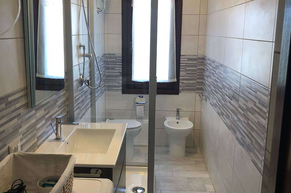 Strandhaus mit eigenem Eingang am Strand. in Porto Columbu, Sarroch