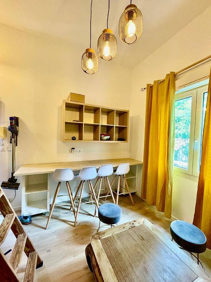 Appartement entier, Proche kedge et universitée appartement cosy avec clim ,parking ,cuisine équipée ,sdb et jardin in Talence, Région de Bordeaux
