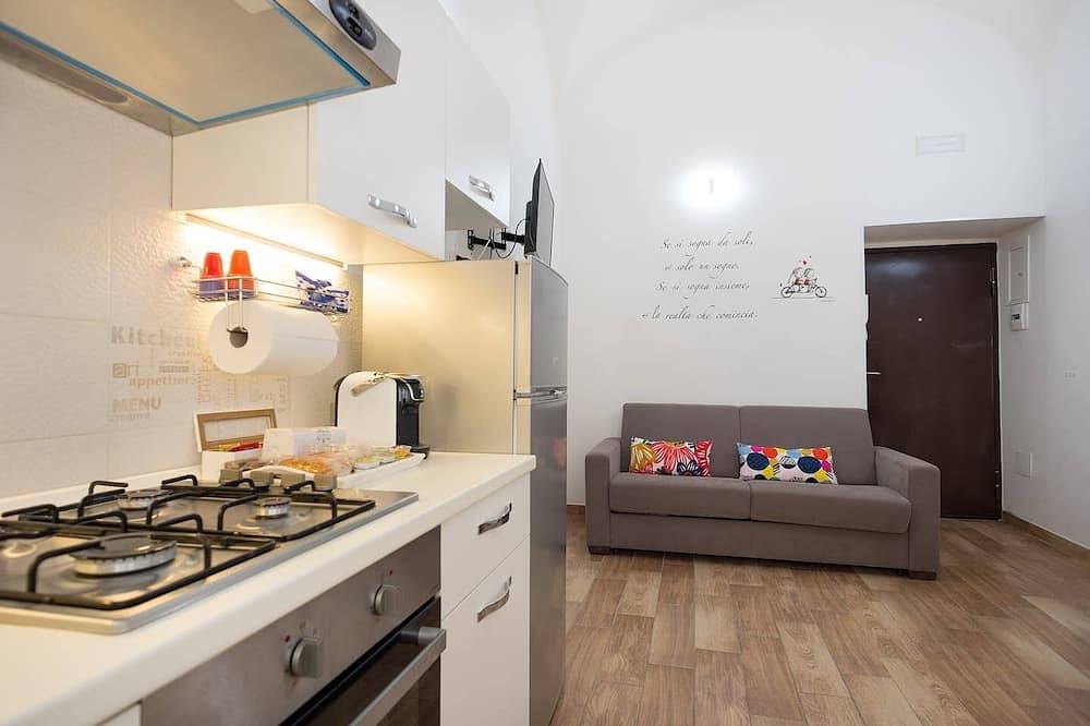Entire apartment, From Central Station free wifi in Naples, Naples Province