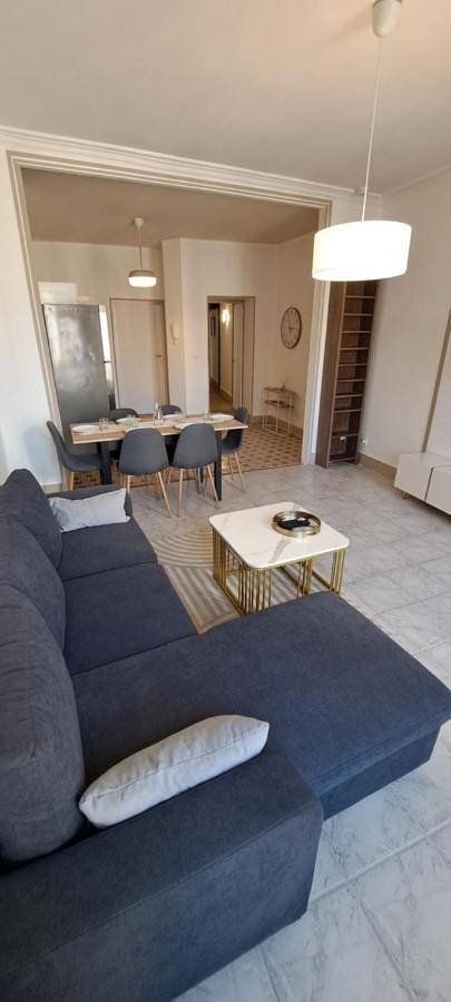 Gîte pour 7 personnes, avec balcon dans Arenes De Nimes - 3