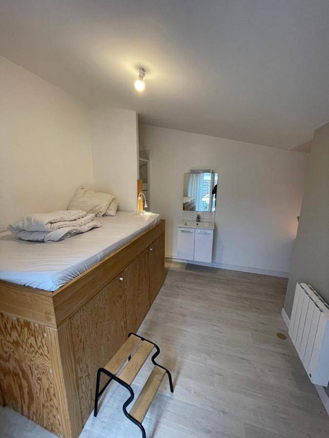 Double Room with Private Bathroom in Cenon, Région de Bordeaux