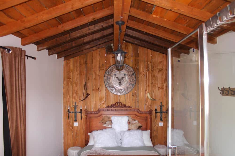 Chambre Viking Lodge Medievale in Lantignié, Beaujolais