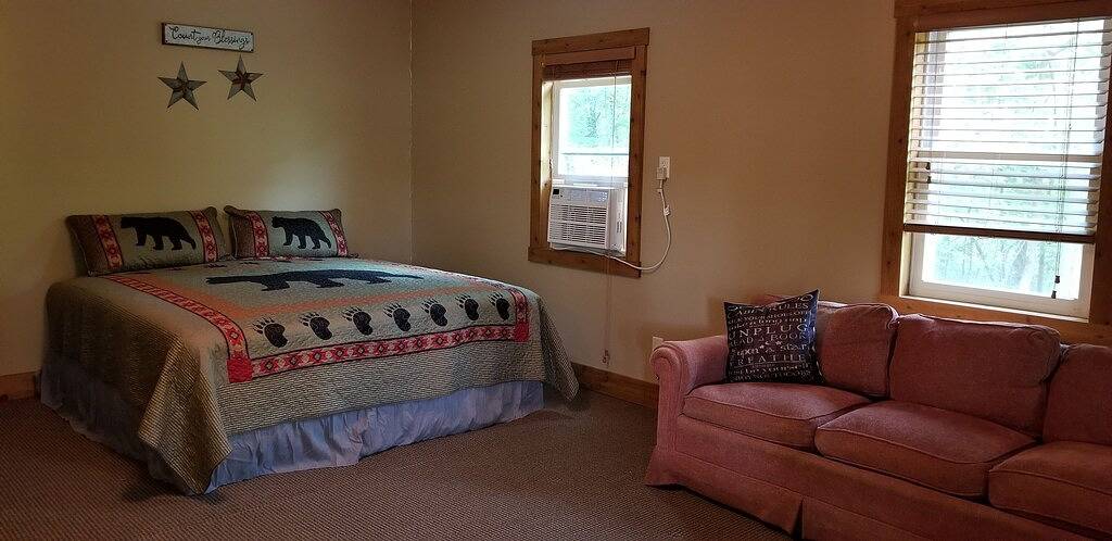 Log Cabin for 4 Guests in Iowa, USA