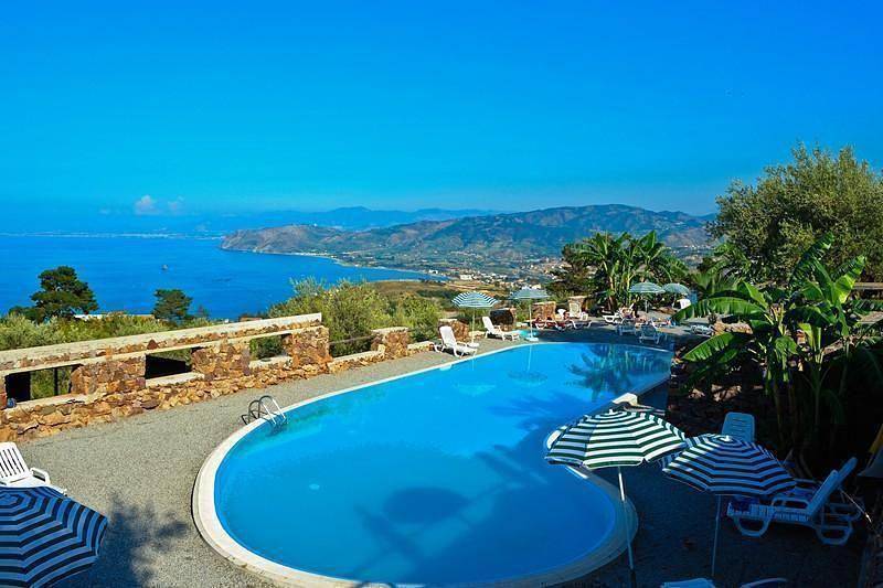 Appartement de vacances entier, Appartement de vacances pour 4 personnes avec balcon in Gioiosa Marea, Province de Messina