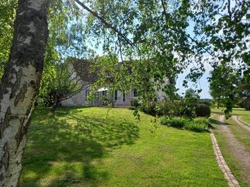 Gîte pour 15 personnes, avec jardin ainsi que terrasse et piscine dans Charny-Orée-de-Puisaye
