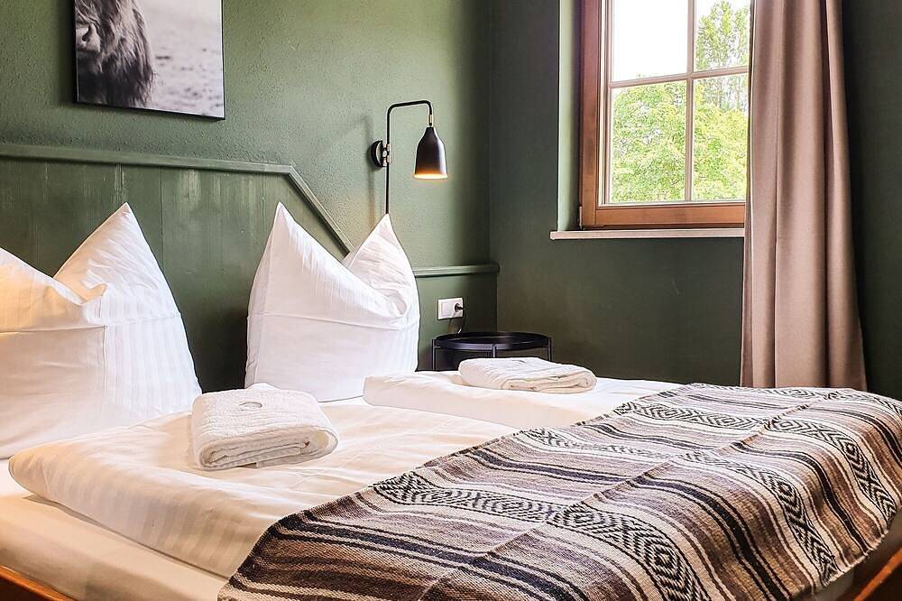 Geheel appartement, Beautiful 2-bedroom apartment with balcony and free parking. in Stubai Alps, Götzens