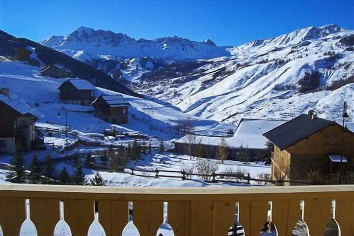 Gîte pour 11 personnes, avec balcon et jacuzzi dans Office De Tourisme De Vars