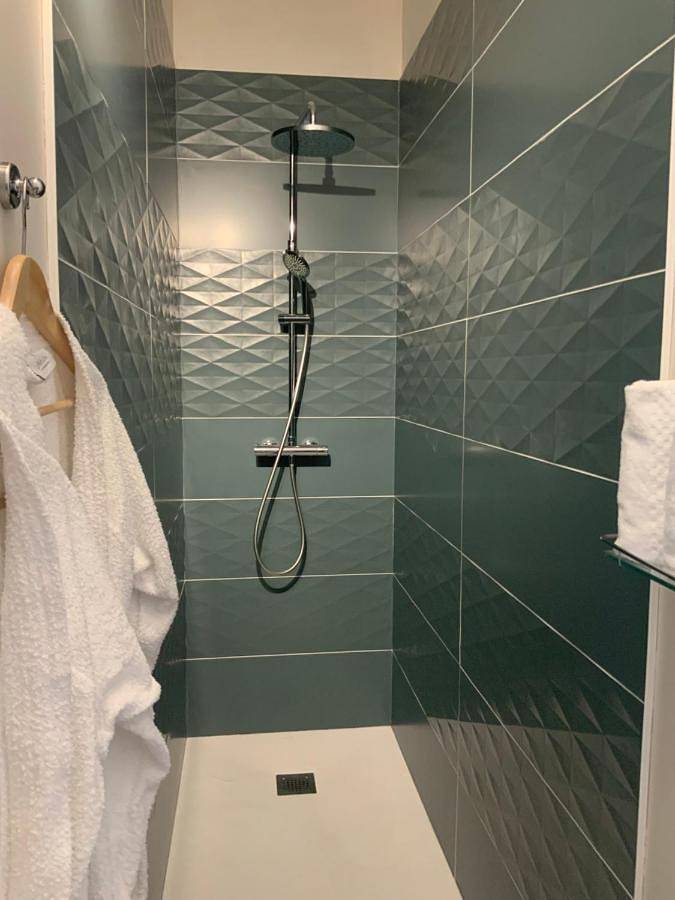 Double Room with Private Bathroom in Saint-Pierre-sur-Dives, Région de Lisieux