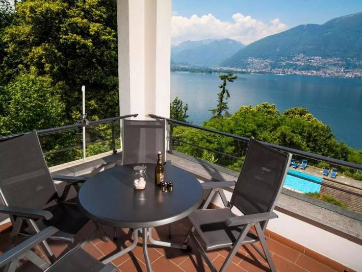 Ferienwohnung für 3 Personen, mit Pool und Garten in Piazzogna