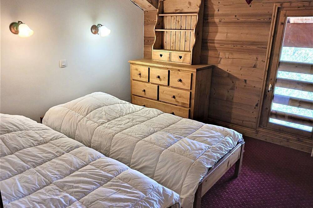 Entire apartment, Spacious mountain apartment, 8 pers, pool & parking in Les Arcs, Bourg-Saint-Maurice