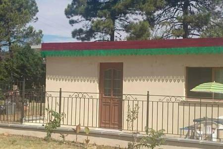 Location de vacances pour 4 personnes, avec vue et jardin à Mornas