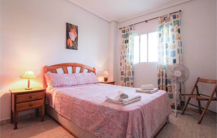 Apartamento vacacional entero, Apartamento junto a la playa con WiFi, aire acondicionado, piscina y pesca in Torrevieja, Costa Blanca