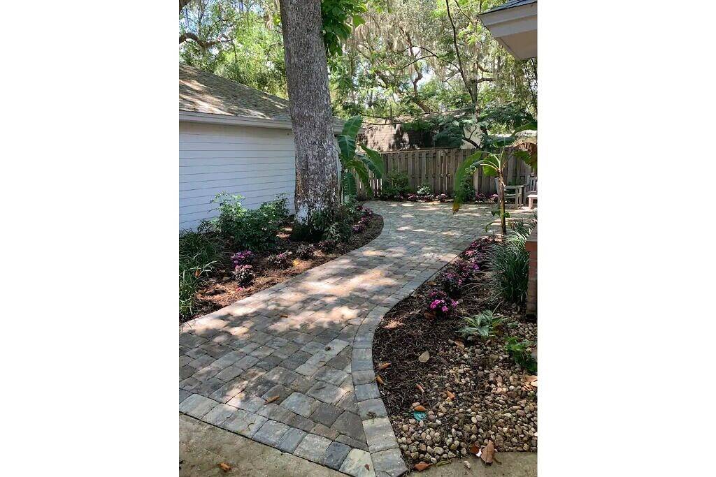 Charming Guest House on Private 5 Acre Riverfront Estate with Dock in Clay County (FL)